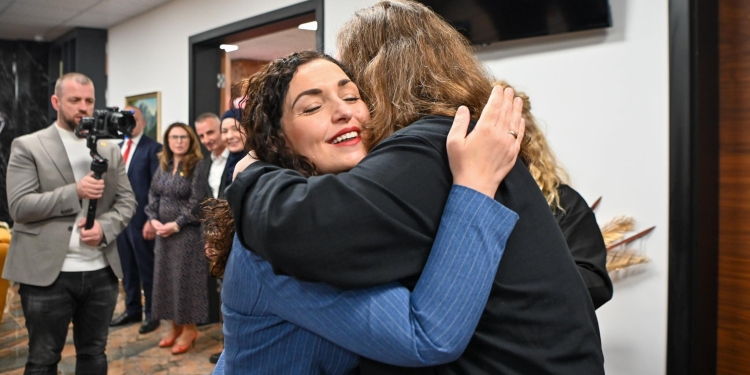 Presidentja pjesë e iftarit në Shtëpinë e të Moshuarve në Suharekë: Solidariteti është vlerë