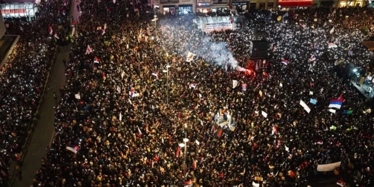 Bllokada 18-orëshe nga studentët paralizon qendrën e Nishit në Serbi
