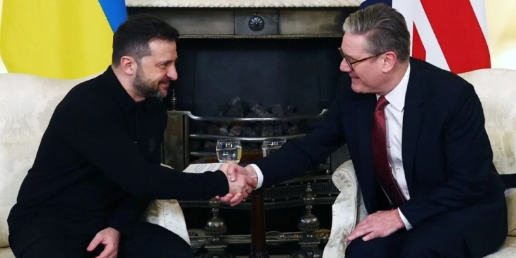 Mbretëria e Bashkuar nënshkruan marrëveshjen për të përshpejtuar 2.8 miliardë dollarë kredi për Ukrainën