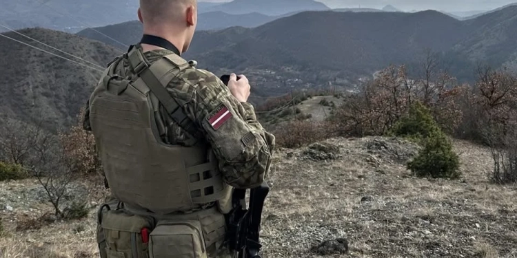 Ushtarët letonezë patrullojnë në veri “për të garantuar lirinë e lëvizjes dhe sigurinë e përgjithshme”