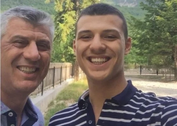 Vizita tek babai i sëmurë në QKUK, djali i ish- presidentit Thaçi publikon këto pamje