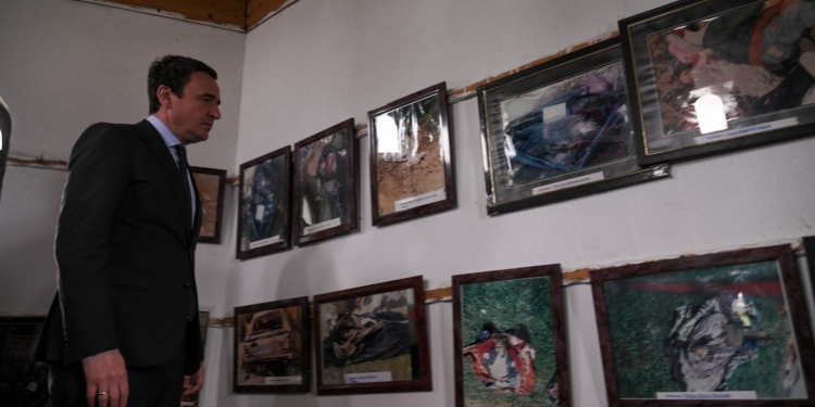 Kurti në 26-vjetorin e masakrës së Celinës: Jemi shoqëri që s’i harron e as s’i falë krimet e kryera nga Serbia në Kosovë