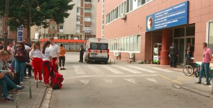 Rritet numri i të lënduarve nga tragjedia në Koçan, 98 pacientë po trajtohen në klinikat e RMV-së