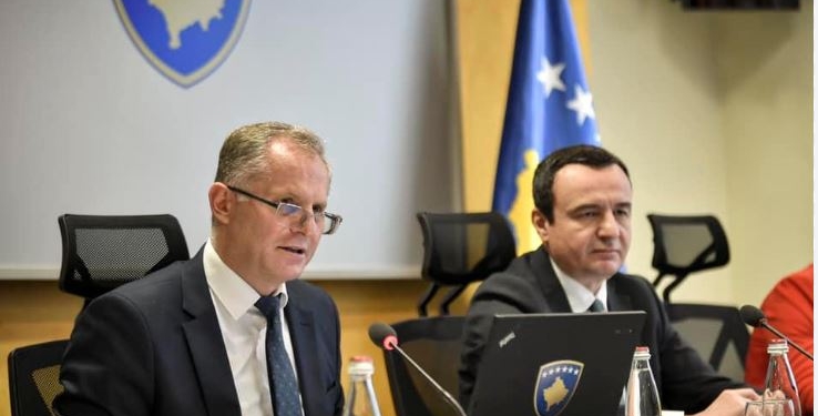 I vjen dita Besnik Bislimit, nga sot në karrigen e Kryeministrit – shefi i tij, Kurti, e ka obligim ligjor dorëheqjen