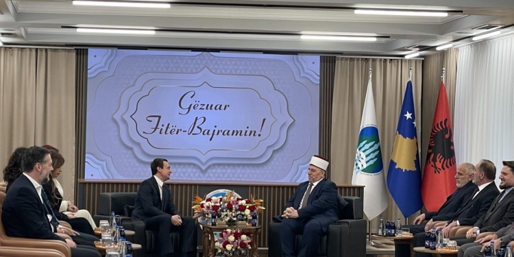 Kurti viziton BIK-un, uron për Fitër Bajram: Përkujtojmë 37 imamët – dëshmorë të UÇK-së