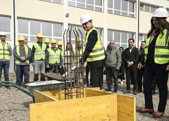 Vendoset gurthemeli i çerdhes së re në Roganë