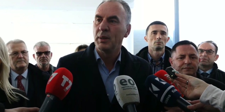 Limaj në homazhe: Mungesa e Thaçit tregon se sa i shtrenjtë është çmimi për liri dhe pavarësi