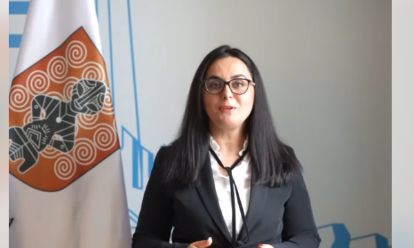 Lushaku-Sadriu jep dorëheqje nga pozitat në Komunën e Prishtinës, pasi fitoi mandatin e deputetes