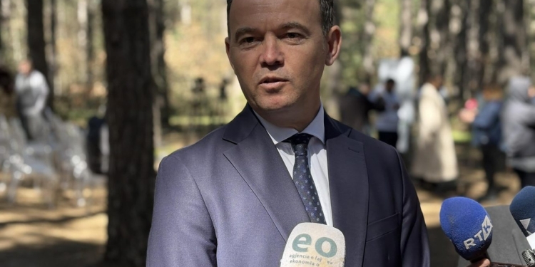 Ministri Peci e quan raportim të pavërtetë se paguan 66 mijë euro për t’i larguar mobiliet që nuk ekzistonin