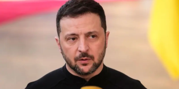 Zelensky mbërrin në Paris para samitit për Ukrainën