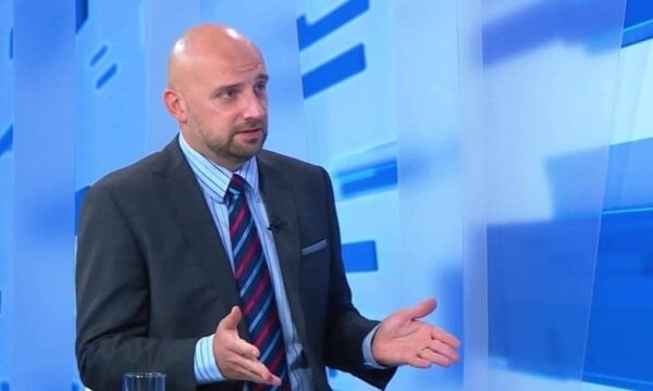 Analisti kroat për marrëveshjen Kosovë-Shqipëri-Kroaci: Njerëzit në Serbi nuk po bien më pas karremit të Vuçiqit