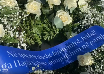 Thaçi i dërgon kurorë të atit: Në spital të thashë lamtumirë, babë – nga Haga të them, mirupafshim në parajsë