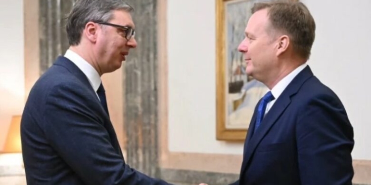 Vuçiq takohet me Sorensen në Beograd, konsiderohet si takim “i hapur dhe i drejtë”