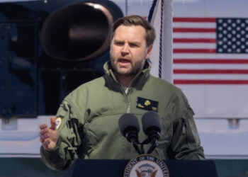 “Siç keni dëgjuar, ne kemi njëfarë interesi për vendin tuaj”, zëvendëspresidenti amerikan dhe gruaja e tij zbarkojnë në Grenlandë