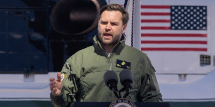 “Siç keni dëgjuar, ne kemi njëfarë interesi për vendin tuaj”, zëvendëspresidenti amerikan dhe gruaja e tij zbarkojnë në Grenlandë