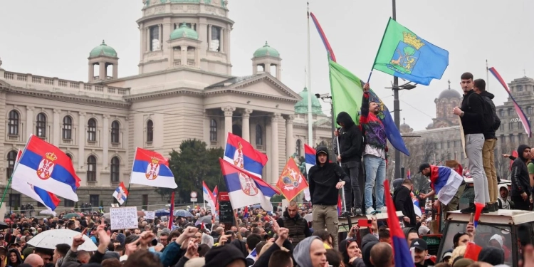 Parlamenti serb pranon dorëheqjen e kryeministrit, zgjedhjet e reja në fillim të qershorit