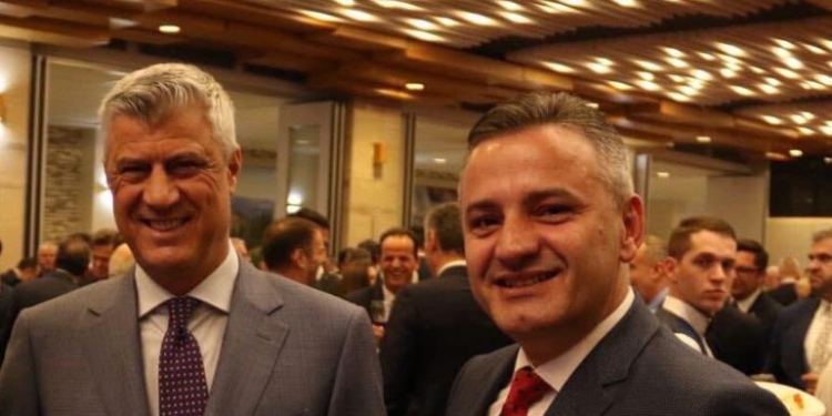 “S’mund të flas”- Bekim Jashari s’deklarohet pasi pyetet pse s’shkuan në varrimin e babait të Thaçit