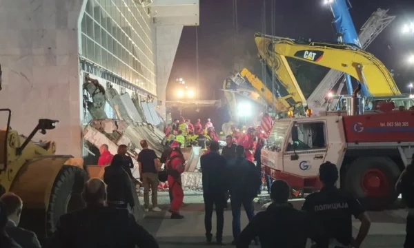 Shënohet viktima e 16-të nga shembja e tendës së stacionit të trenave në Novi Sad