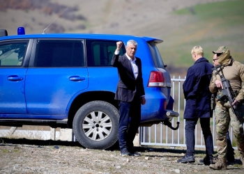 Pas Burojës, ish-presidenti Thaçi arrin në EULEX – qytetarët e presin me brohorima