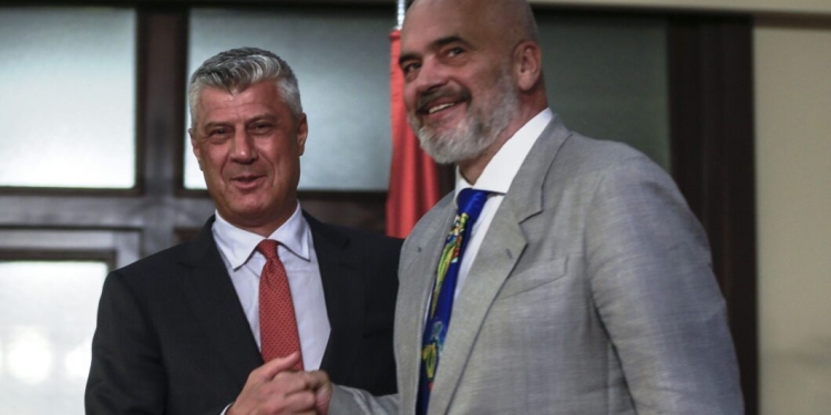 Moslejimi i Thaçit në varrimin e babait, Rama: Poshtërim i ri nga një tribunal i turpshëm dhe i paturpshëm