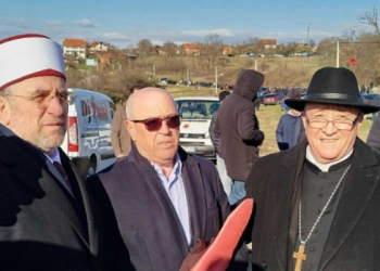 Në varrimin e Haxhi Thaçit mori pjesë edhe Ipeshkvi Dodë Gjergji