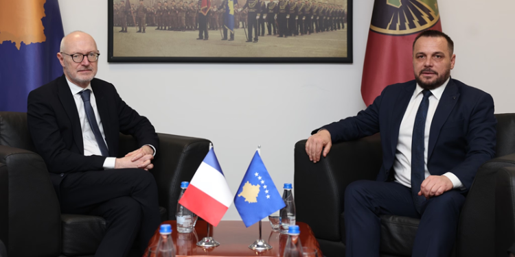 Maqedonci takon ambasadorin francez, diskutuan për çështjet e sigurisë