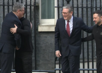 Pas tensioneve në Shtëpinë e Bardhë, Zelensky takon kryeministrin britanik – shkëmbejnë një përqafim të ngrohtë