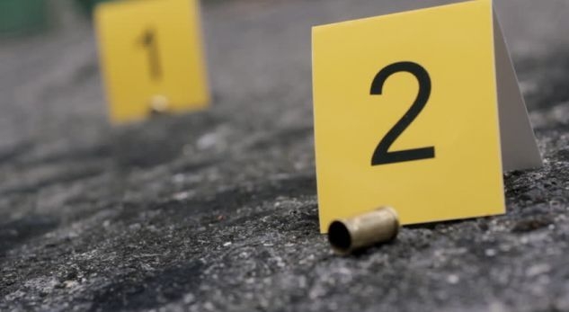 Përmes letrës drejtuar Policisë, i dyshuari që gjendet në arrati për vrasjen te “4 Llullat” jep versionin e tij për ngjarjen