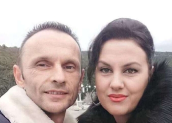 Raportohet se Nexhmije Haradini ishte bashkë me një grua dhe një fëmijë në momentin e vrasjes