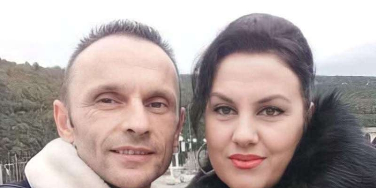 Raportohet se Nexhmije Haradini ishte bashkë me një grua dhe një fëmijë në momentin e vrasjes