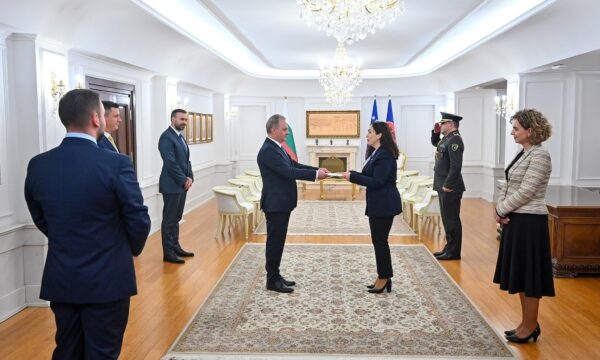 Presidentja Osmani sërish kërkon heqjen e menjëhershme të masave të BE-së