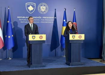 Presidentja Osmani pas takimit me presidentin e Letonisë Rinkevics: Diskutuam për mundësitë e bashkëpunimit në kapacitete mbrojtëse