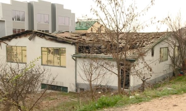 “Mendonin se ishte shaka, kur këngëtari bërtiti …”, dëshmia e të miturës për tragjedinë në Koçan