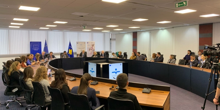 41 bursa për studime master ndahen nga Qeveria dhe Zyra e BE-së