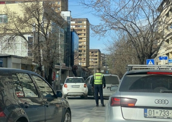 Aksidentohet një veturë me targa zyrtare dhe një pikap në rrugën “UÇK”-së