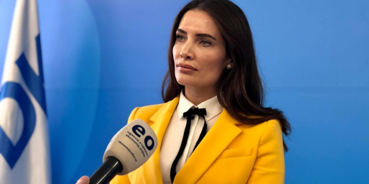 Musliu-Shoshi publikon vendimet: Gërvalla kundërligjshëm po i avancon njerëzit e saj në shërbim diplomatik