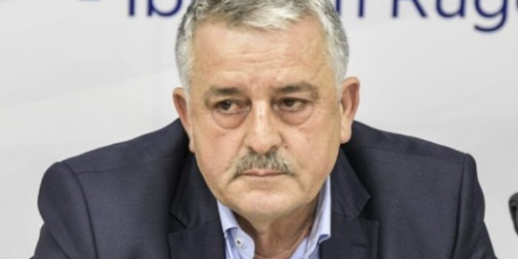 Pas përplasjeve në LDK, reagon Agim Veliu: Është për keqardhje të detyrojnë…