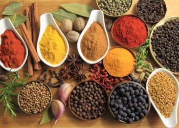 Erëzat që ndihmojnë në tretje më të shpejtë dhe zorrë të shëndetshme