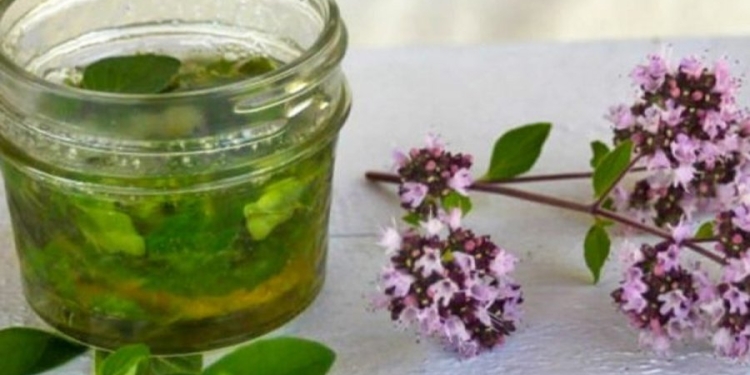 Mjalti me rigon kundër dhimbjeve të stomakut dhe kokës