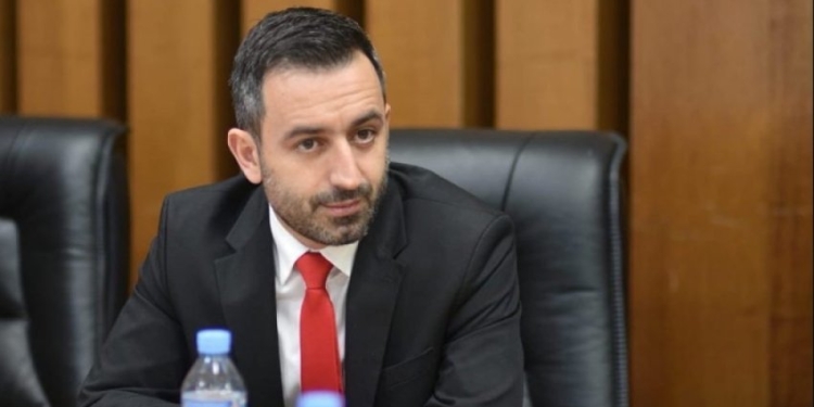 “Përplasje” VV dhe LDK për votat me postë, deputeti i VV-së publikon shifra interesante: Janë me përmbajtje kriminale, prokuroria duhet të…