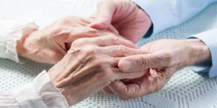 Gratë plaken më ngadalë se burrat