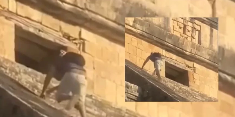 U ngjit në tempullin Maya, sulmohet nga turma para se të arrestohet turisti gjerman në Meksikë