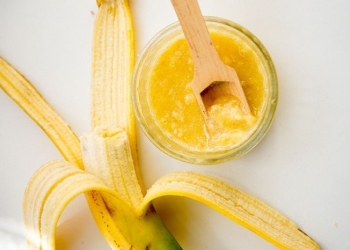 Maska e bananes ka përfitime të mëdha për flokët tuaj