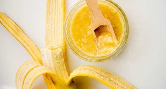 Maska e bananes ka përfitime të mëdha për flokët tuaj