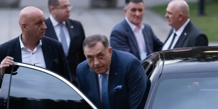 Millorad Dodik arrin në Moskë