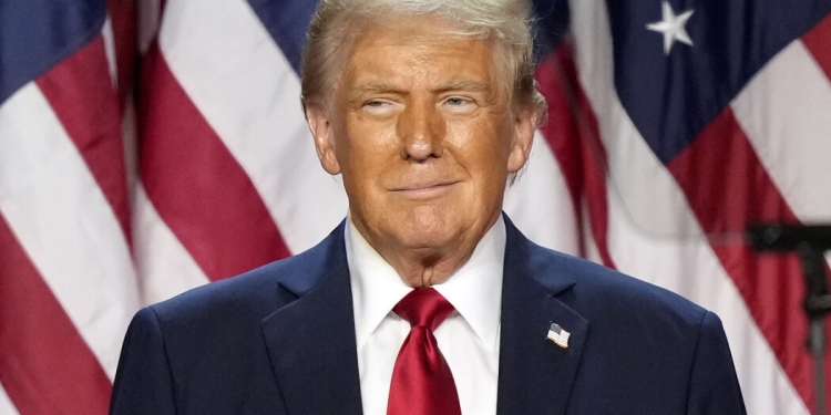 Trump nënshkruan urdhër për shkurtime të mëdha në shtatë agjenci, përfshirë Radion Evropa e lirë dhe Zërin e Amerikës