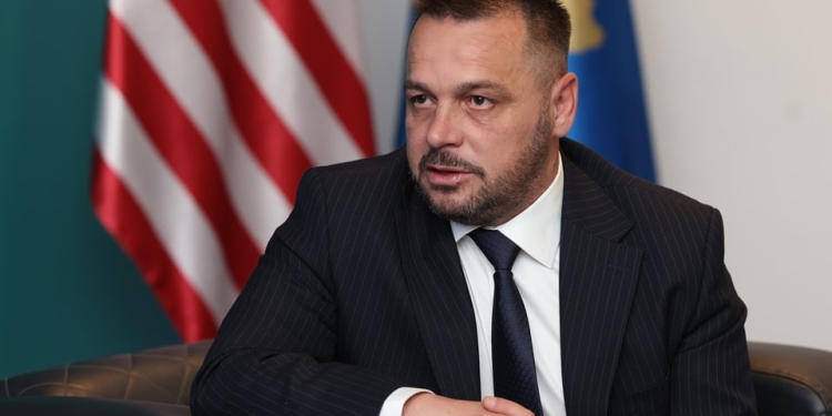 Ministri Ejup Maqedonci hyri vonë në skenën politike, doli ndër më të votuarit