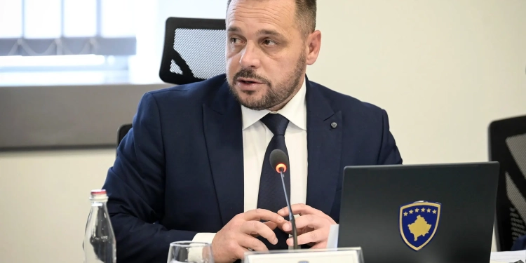 Pasi na krahasoi me Francën për nga aspekti ushtarak, Maqedonci tash thotë se Kosova mund t’i bëjë ballë Serbisë pa ndihmën e KFOR-it