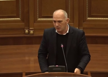 Humolli: Politikisht, e shoh më afër VV-në me LDK-në