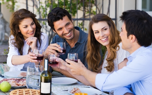 Dalja me shoqëri, i bën mirë shëndetit fizik e psikik